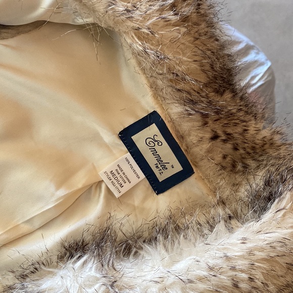 Fake fur vest - Picture 2 of 2